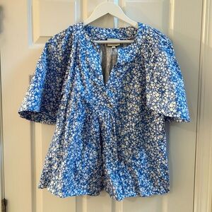 TUCKERNUCK Blooms on Broad Finley Flutter Sleeve Top Size S